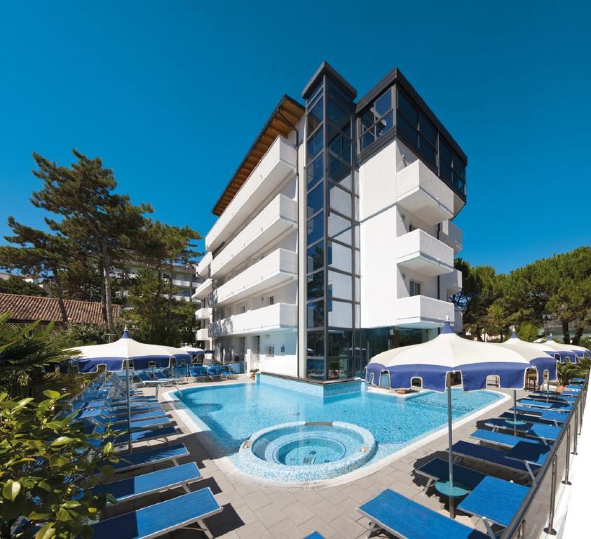 Hotel Bellevue Lignano Sabbiadoro Exterior photo